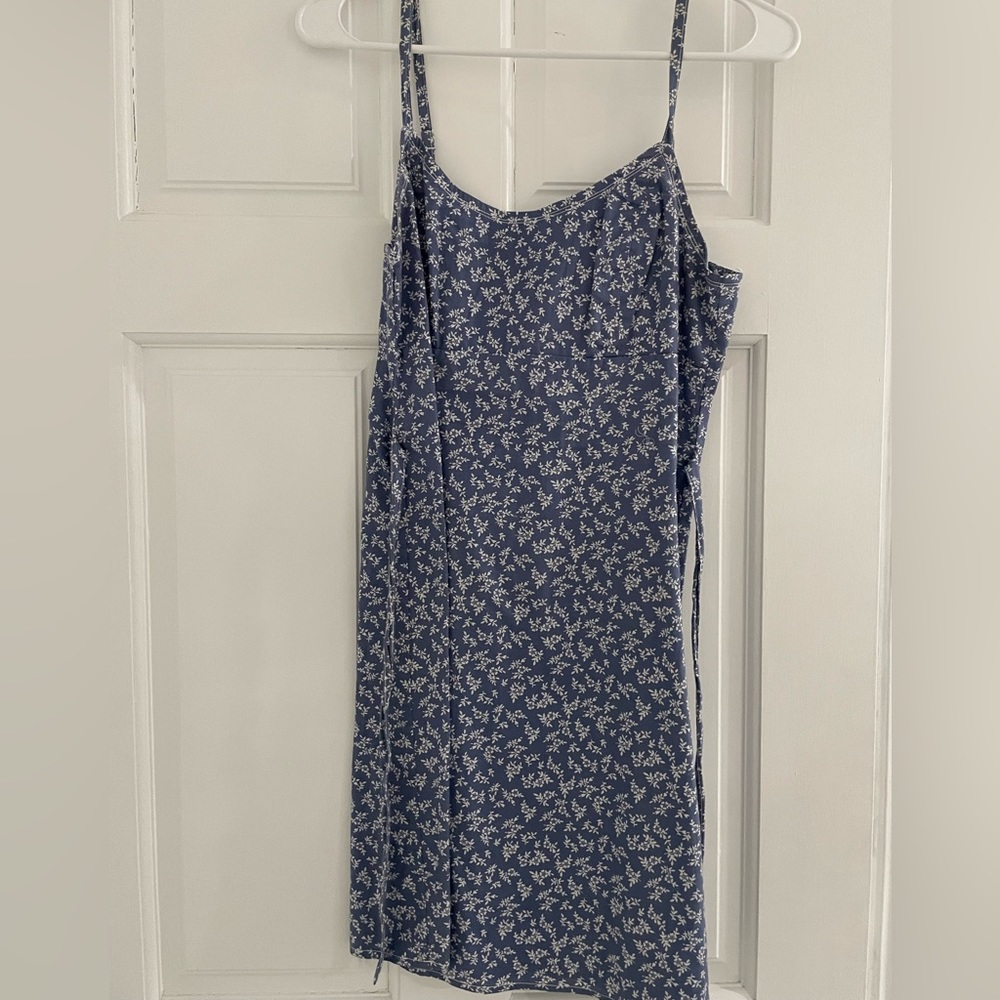 Brandy Melville John Galt 2019 Blue & White Floral Wrap Dress
